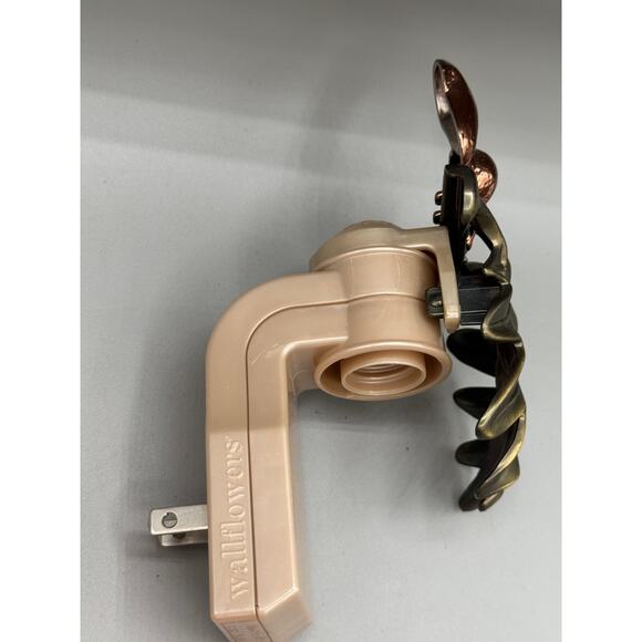 Bath & Body Works Wallflowers Squirrel & Leaf Fragrance Diffuser - Picture 2 of 2